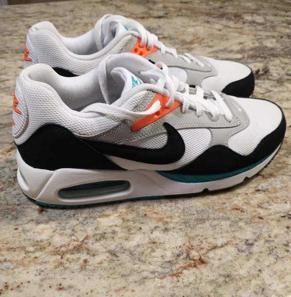 Size 9.5 women's Nike Air Max Correlate - Picture 6 of 6